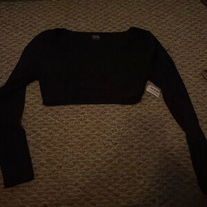 Black long sleeve crop top